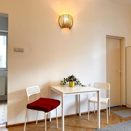 Central Retreat Apartments Бухарест Екстер'єр фото
